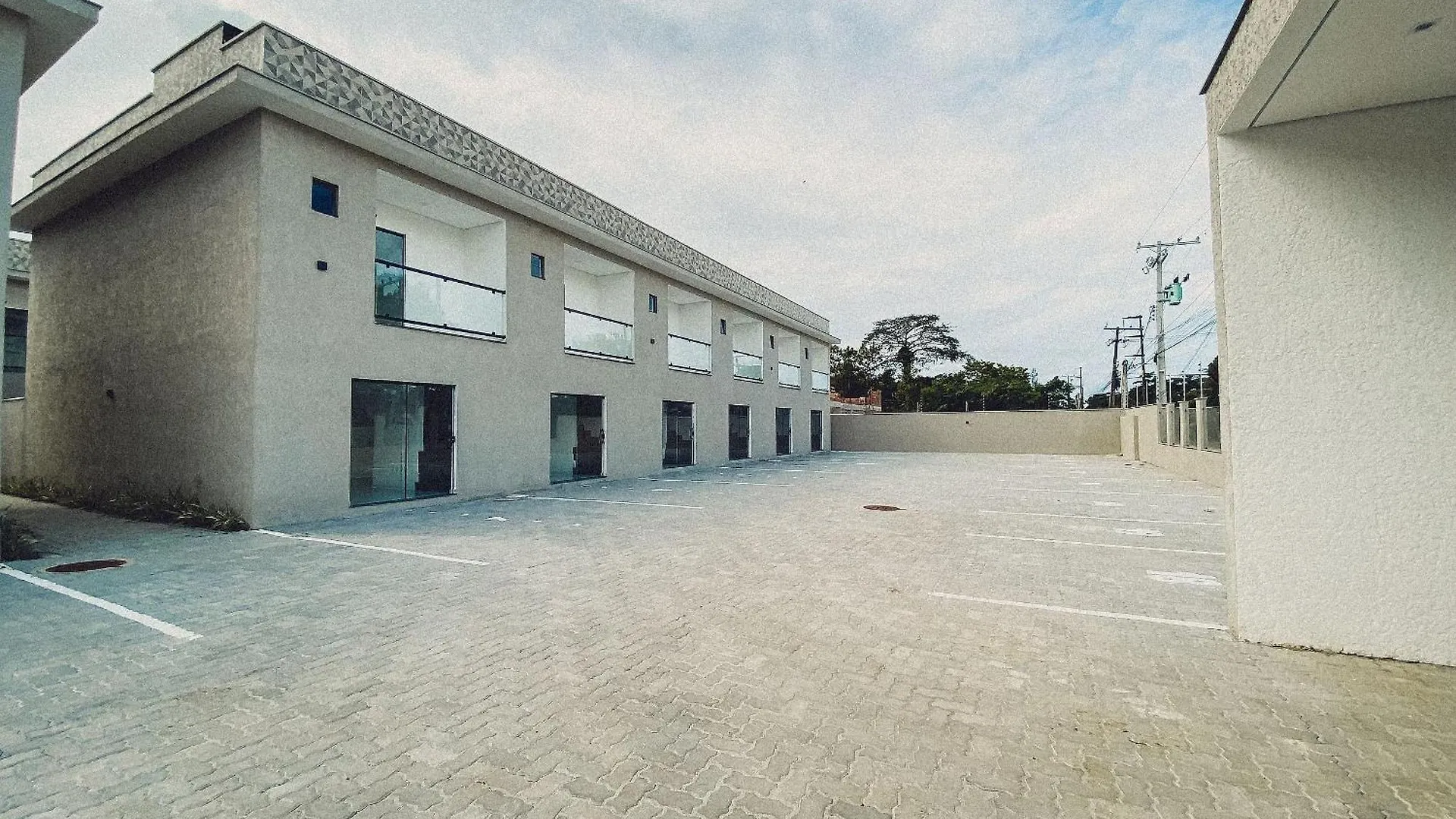 Casas Duplex Todas Com 3 Suiites Ambas Com Ar Condicionado, Varanda, Internet E Churrasqueira Privativa No Residencial Jardins De Taperpua 2 Codominio A Poucos Metros Da Praia De Taperapua, Com Piscina E Area Gourmet. Порту-Сегуру