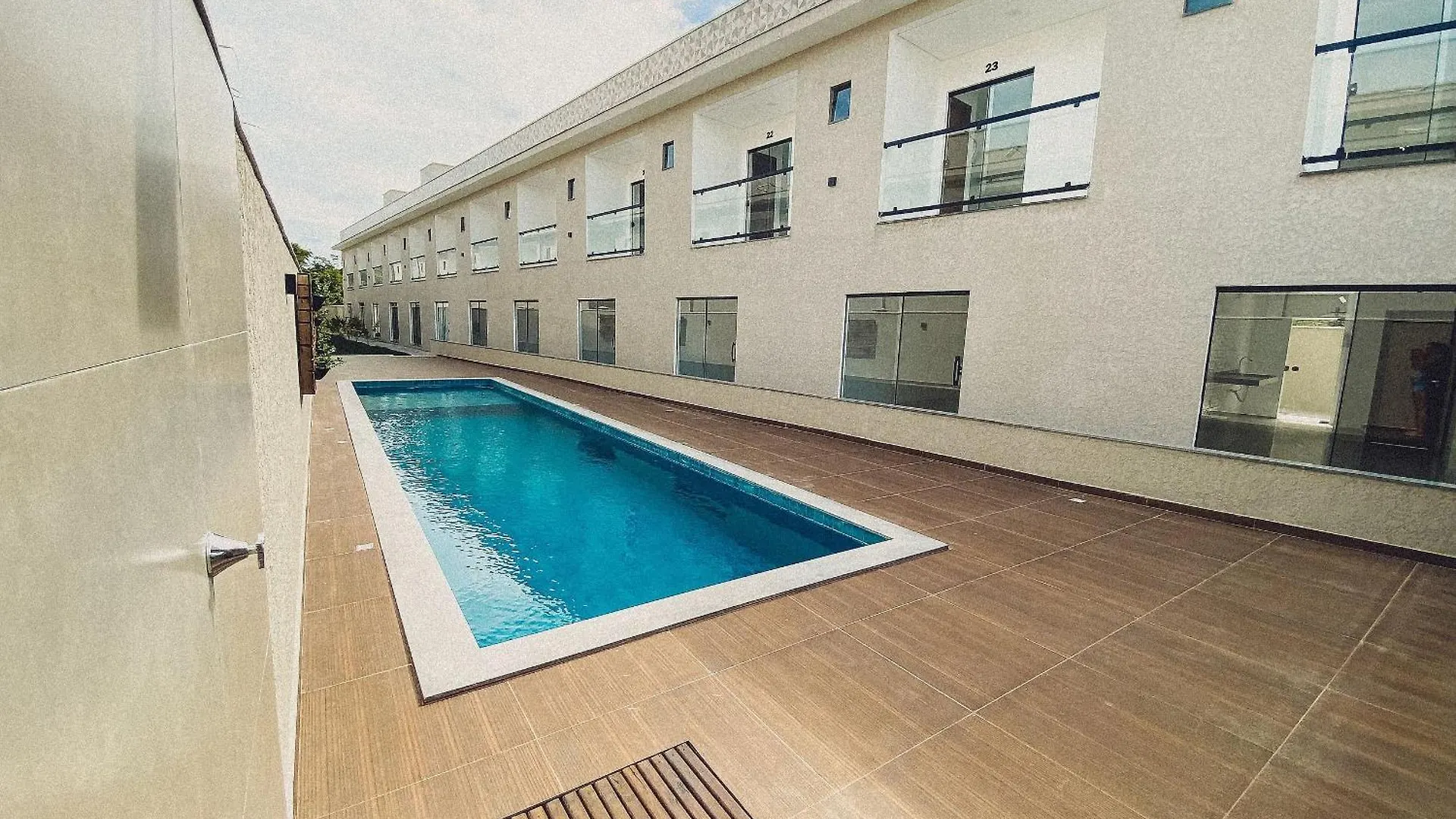 Casas Duplex Todas Com 3 Suiites Ambas Com Ar Condicionado, Varanda, Internet E Churrasqueira Privativa No Residencial Jardins De Taperpua 2 Codominio A Poucos Metros Da Praia De Taperapua, Com Piscina E Area Gourmet. Порту-Сегуру