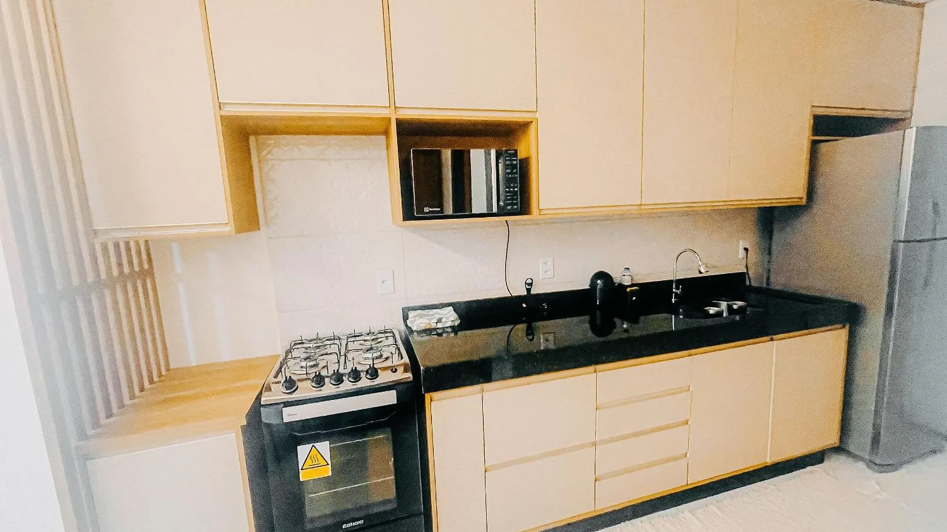 Casas Duplex Todas Com 3 Suiites Ambas Com Ar Condicionado, Varanda, Internet E Churrasqueira Privativa No Residencial Jardins De Taperpua 2 Codominio A Poucos Metros Da Praia De Taperapua, Com Piscina E Area Gourmet. Порту-Сегуру Бразилия