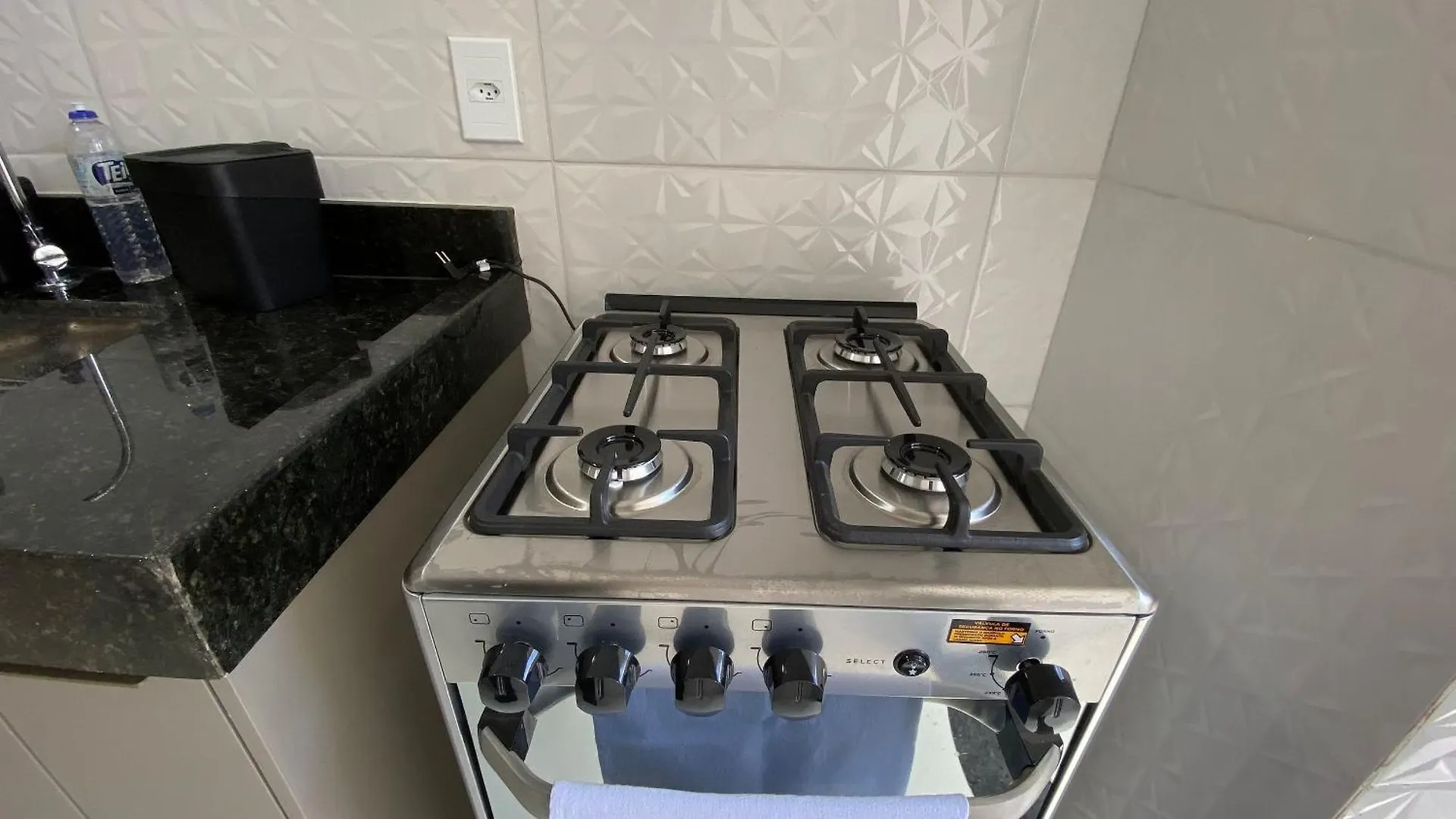 Casas Duplex Todas Com 3 Suiites Ambas Com Ar Condicionado, Varanda, Internet E Churrasqueira Privativa No Residencial Jardins De Taperpua 2 Codominio A Poucos Metros Da Praia De Taperapua, Com Piscina E Area Gourmet. Порту-Сегуру