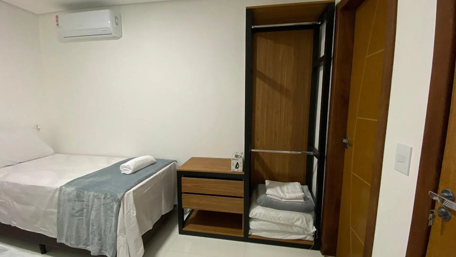 Casas Duplex Todas Com 3 Suiites Ambas Com Ar Condicionado, Varanda, Internet E Churrasqueira Privativa No Residencial Jardins De Taperpua 2 Codominio A Poucos Metros Da Praia De Taperapua, Com Piscina E Area Gourmet. Порту-Сегуру