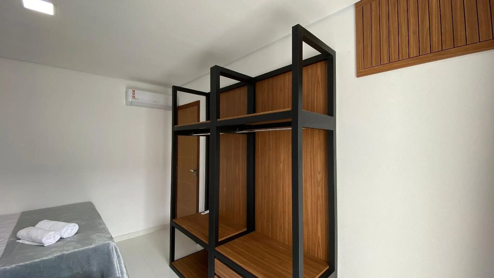 Casas Duplex Todas Com 3 Suiites Ambas Com Ar Condicionado, Varanda, Internet E Churrasqueira Privativa No Residencial Jardins De Taperpua 2 Codominio A Poucos Metros Da Praia De Taperapua, Com Piscina E Area Gourmet. Порту-Сегуру Бразилия