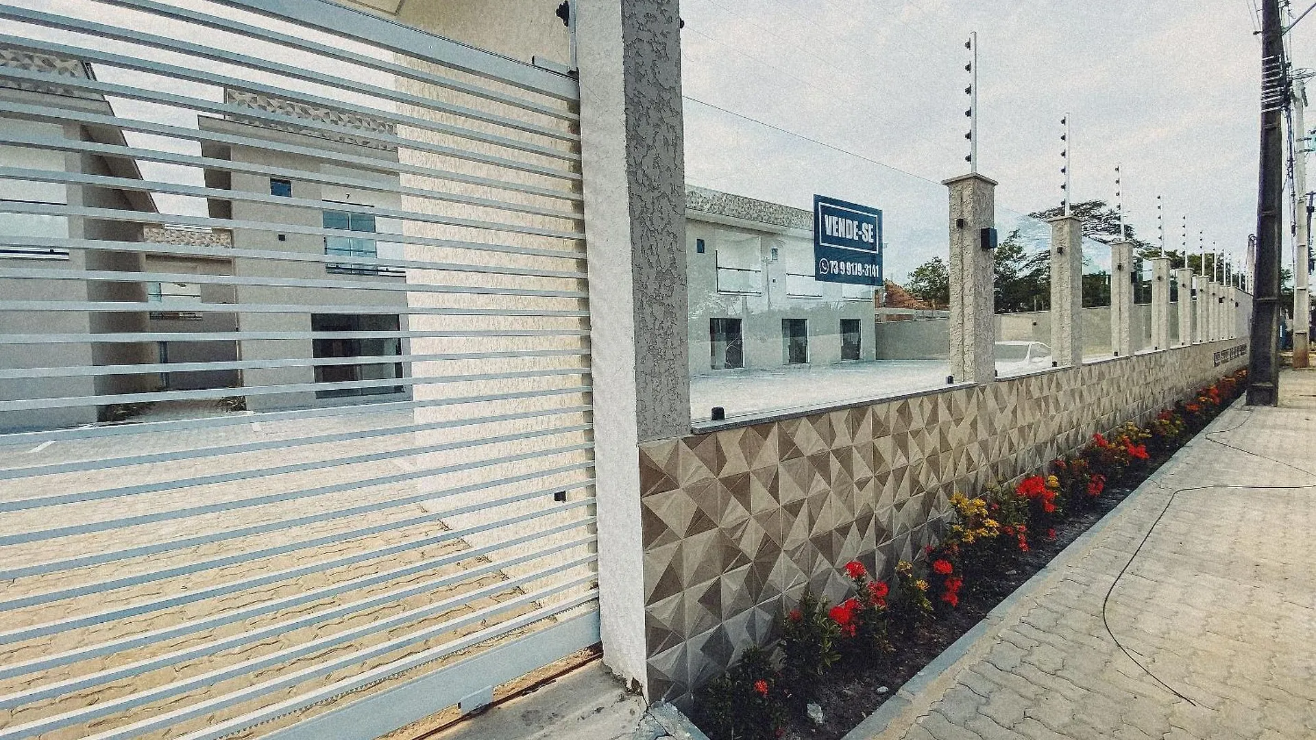 Casas Duplex Todas Com 3 Suiites Ambas Com Ar Condicionado, Varanda, Internet E Churrasqueira Privativa No Residencial Jardins De Taperpua 2 Codominio A Poucos Metros Da Praia De Taperapua, Com Piscina E Area Gourmet. Porto Seguro 0*,
