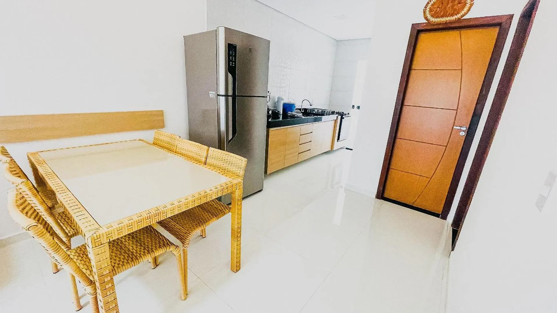 Casas Duplex Todas Com 3 Suiites Ambas Com Ar Condicionado, Varanda, Internet E Churrasqueira Privativa No Residencial Jardins De Taperpua 2 Codominio A Poucos Metros Da Praia De Taperapua, Com Piscina E Area Gourmet. Porto Seguro 0*,  Brezilya