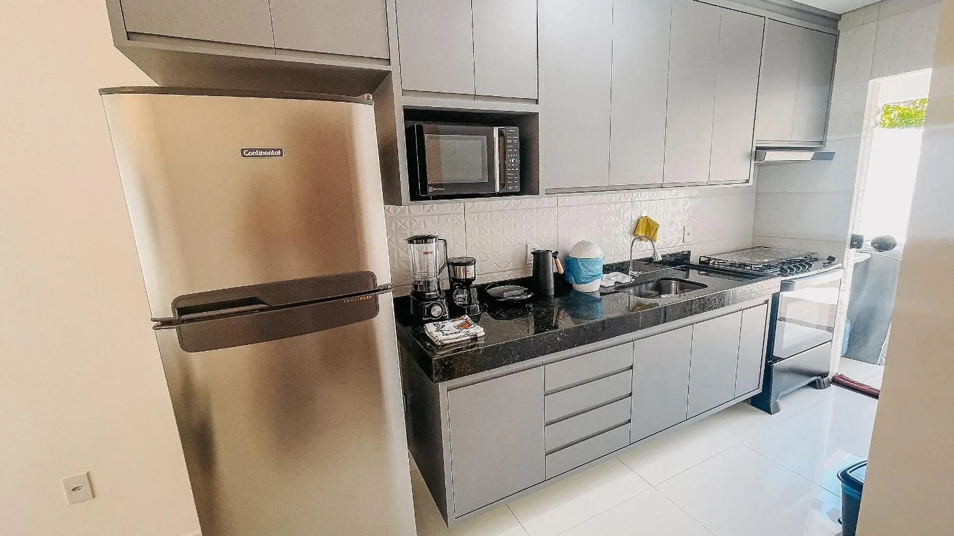 Casas Duplex Todas Com 3 Suiites Ambas Com Ar Condicionado, Varanda, Internet E Churrasqueira Privativa No Residencial Jardins De Taperpua 2 Codominio A Poucos Metros Da Praia De Taperapua, Com Piscina E Area Gourmet. Porto Seguro Tatil Evi