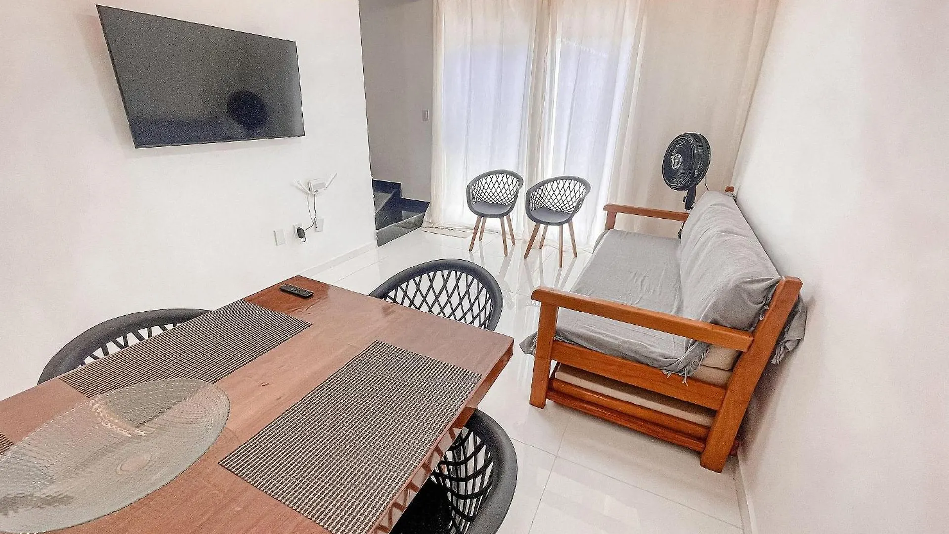 Casas Duplex Todas Com 3 Suiites Ambas Com Ar Condicionado, Varanda, Internet E Churrasqueira Privativa No Residencial Jardins De Taperpua 2 Codominio A Poucos Metros Da Praia De Taperapua, Com Piscina E Area Gourmet. Porto Seguro