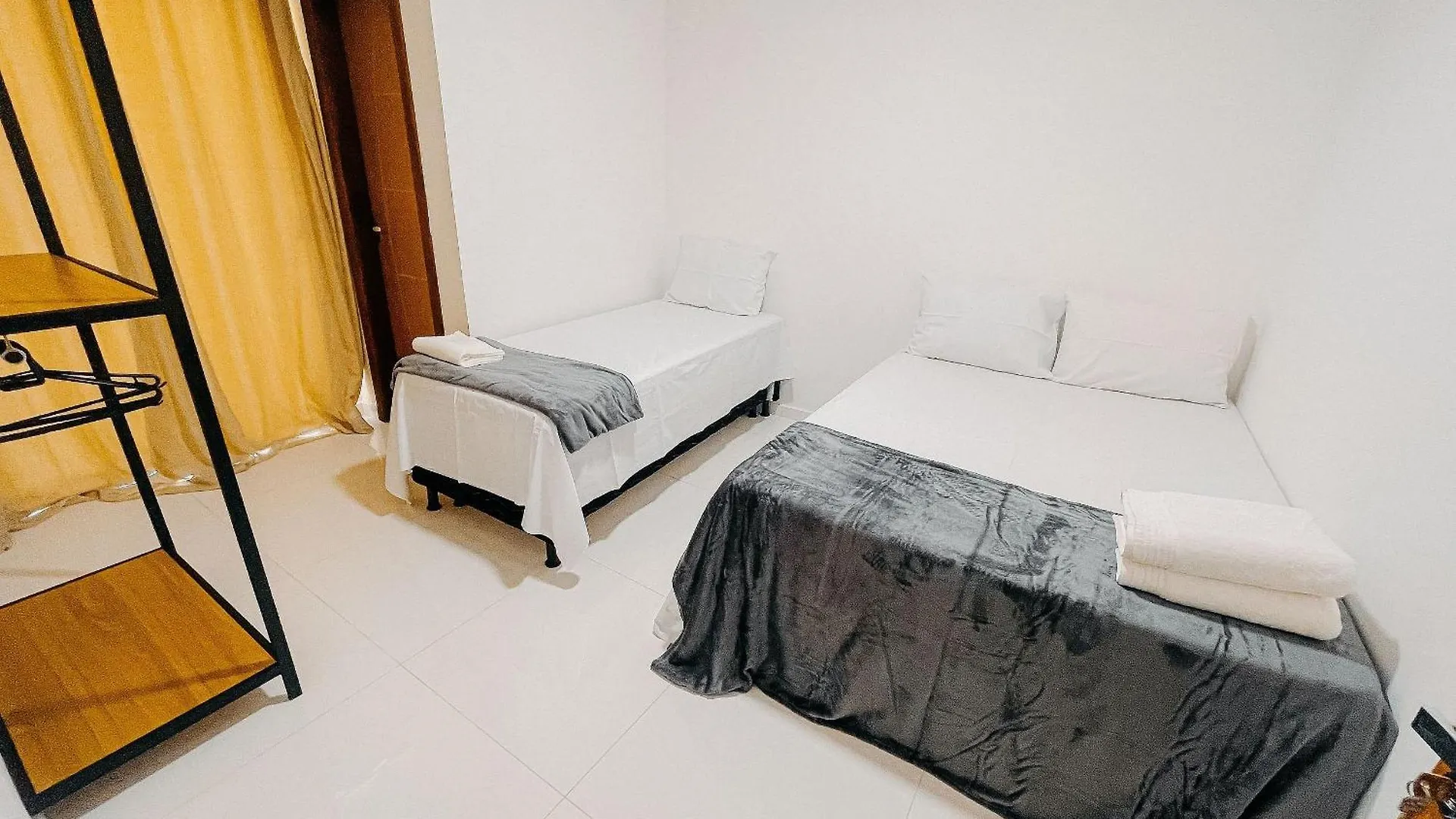 Casas Duplex Todas Com 3 Suiites Ambas Com Ar Condicionado, Varanda, Internet E Churrasqueira Privativa No Residencial Jardins De Taperpua 2 Codominio A Poucos Metros Da Praia De Taperapua, Com Piscina E Area Gourmet. Porto Seguro 0*,  Brezilya