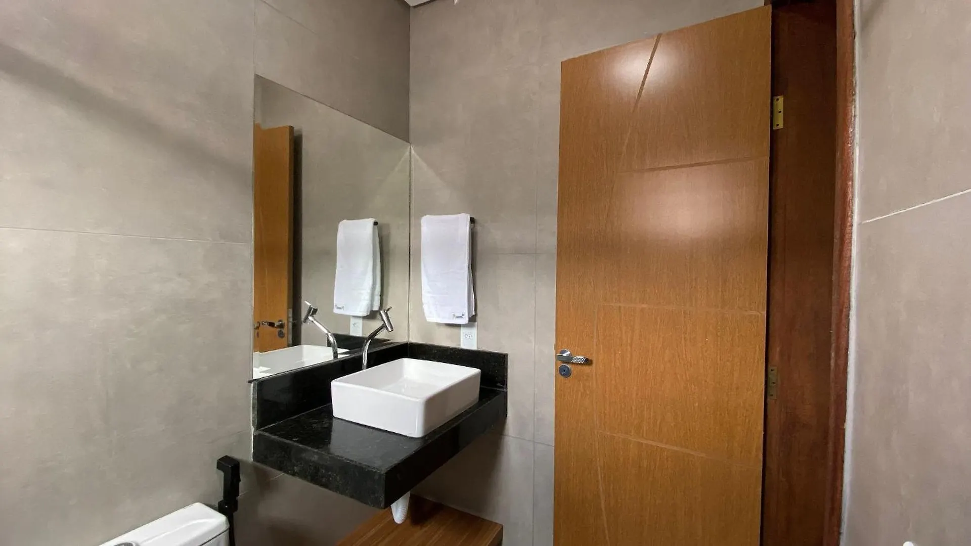 Tatil Evi Casas Duplex Todas Com 3 Suiites Ambas Com Ar Condicionado, Varanda, Internet E Churrasqueira Privativa No Residencial Jardins De Taperpua 2 Codominio A Poucos Metros Da Praia De Taperapua, Com Piscina E Area Gourmet. Porto Seguro