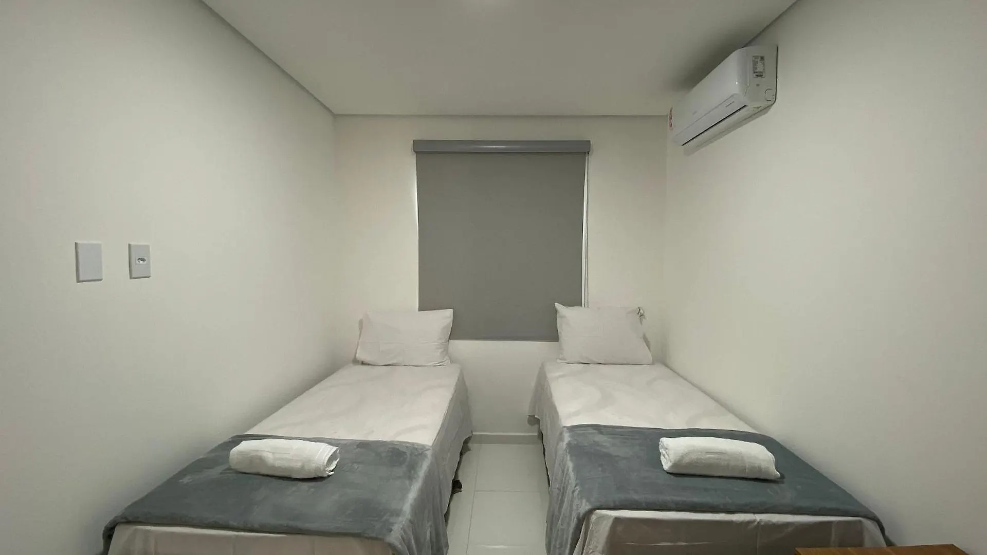 Casas Duplex Todas Com 3 Suiites Ambas Com Ar Condicionado, Varanda, Internet E Churrasqueira Privativa No Residencial Jardins De Taperpua 2 Codominio A Poucos Metros Da Praia De Taperapua, Com Piscina E Area Gourmet. Porto Seguro