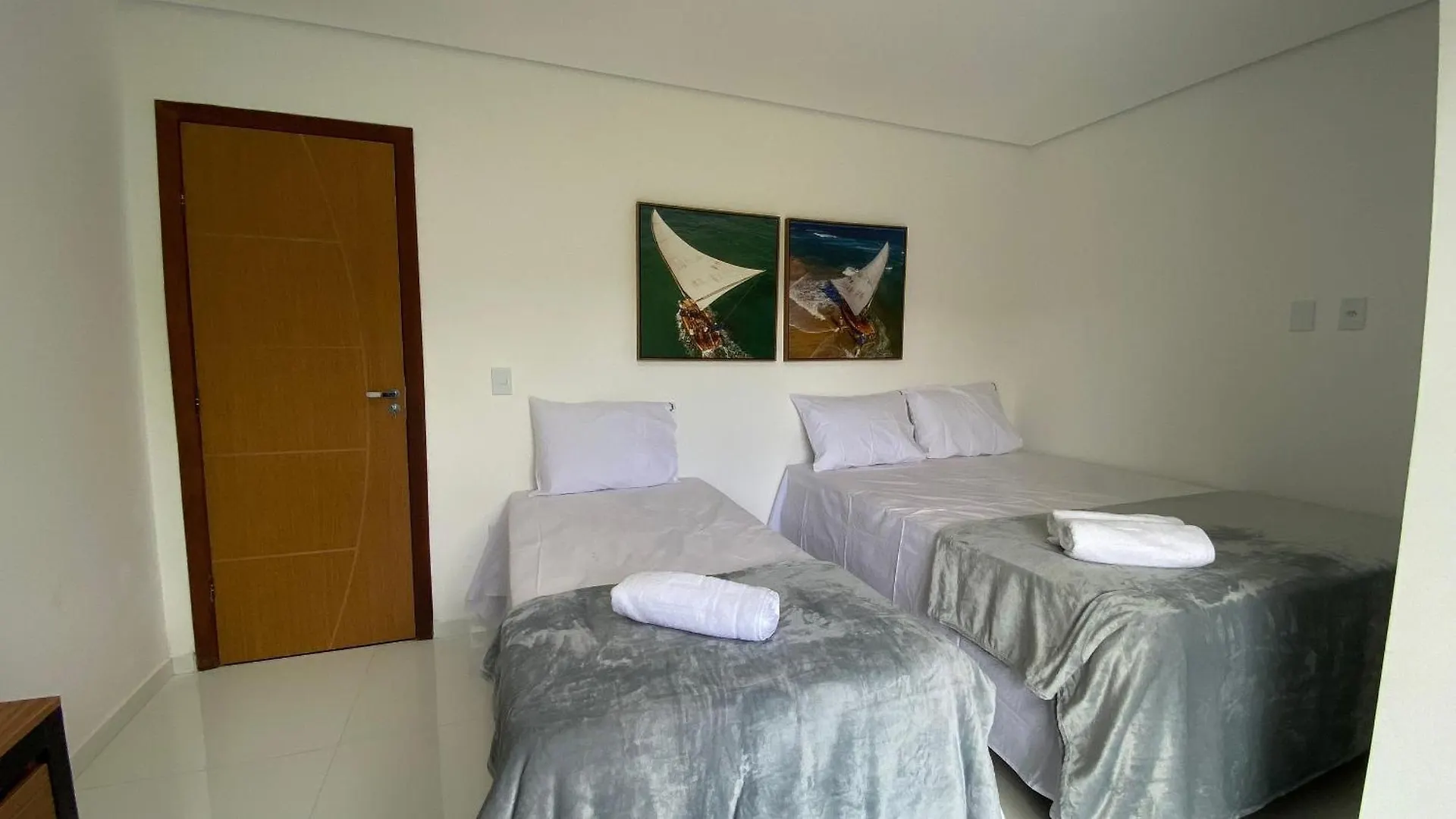 Casas Duplex Todas Com 3 Suiites Ambas Com Ar Condicionado, Varanda, Internet E Churrasqueira Privativa No Residencial Jardins De Taperpua 2 Codominio A Poucos Metros Da Praia De Taperapua, Com Piscina E Area Gourmet. Porto Seguro 0*,
